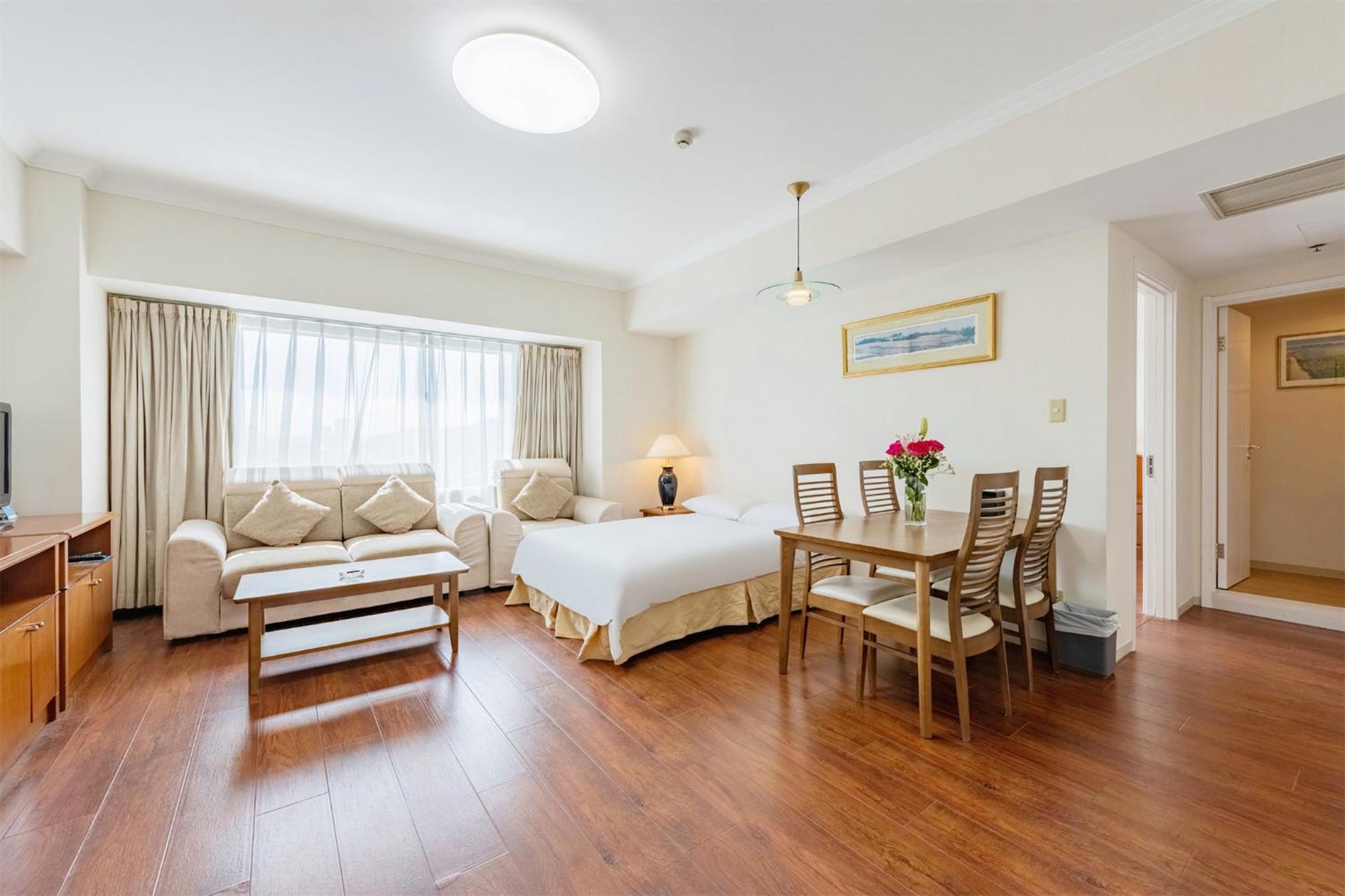 Ruishi Hotel Далянь Екстер'єр фото
