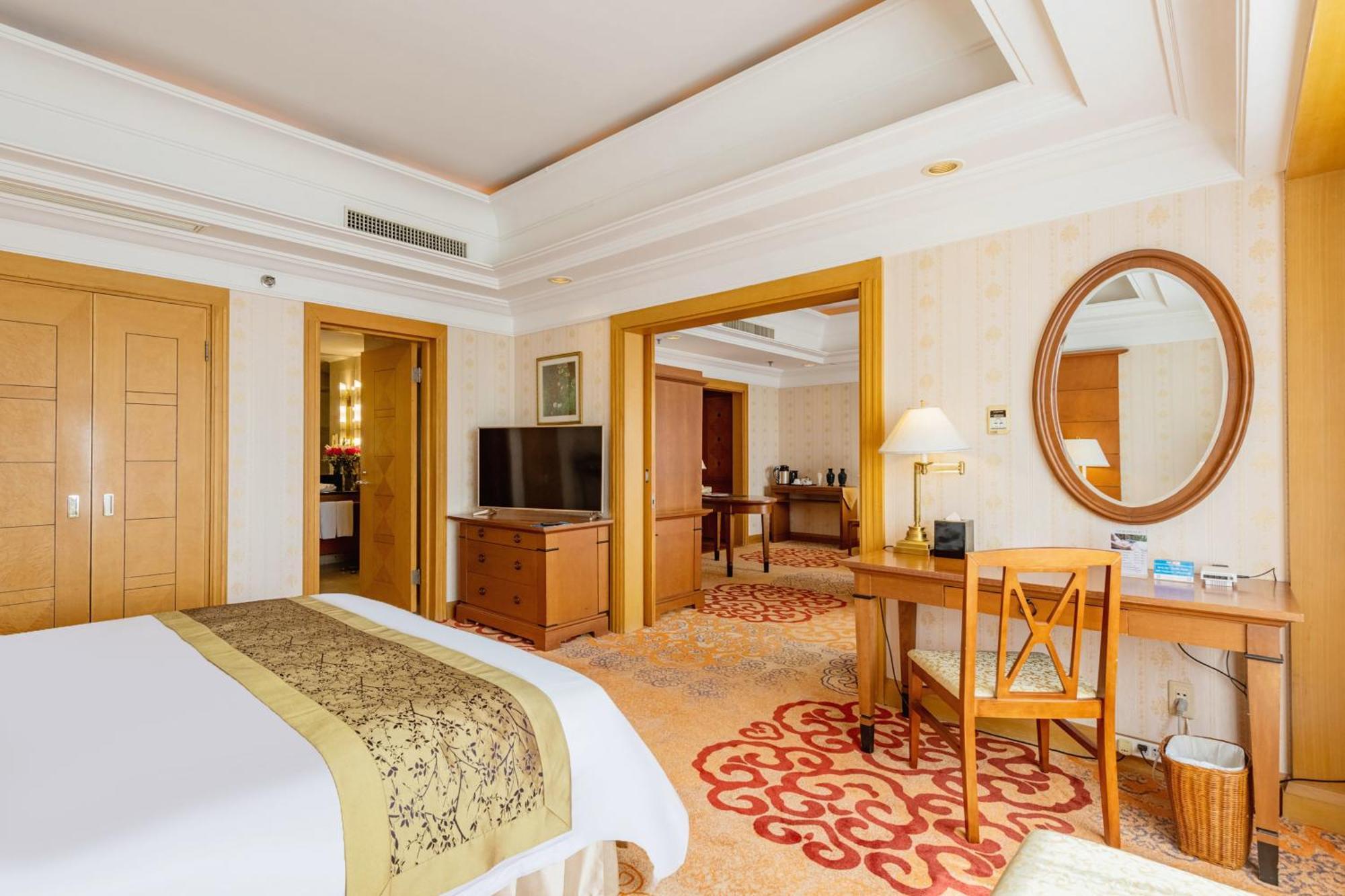 Ruishi Hotel Далянь Екстер'єр фото