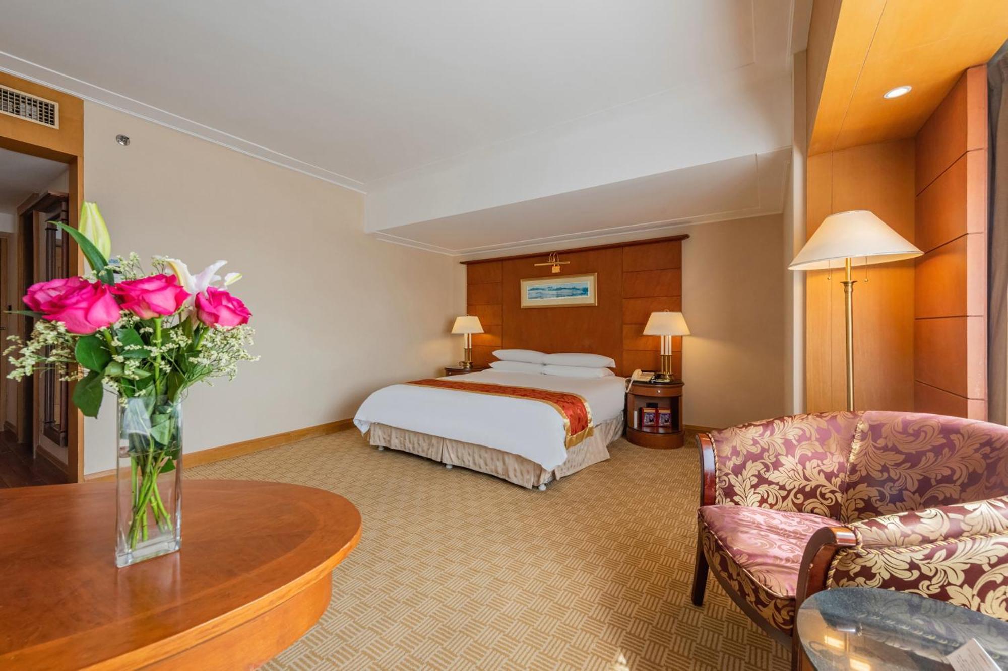 Ruishi Hotel Далянь Екстер'єр фото
