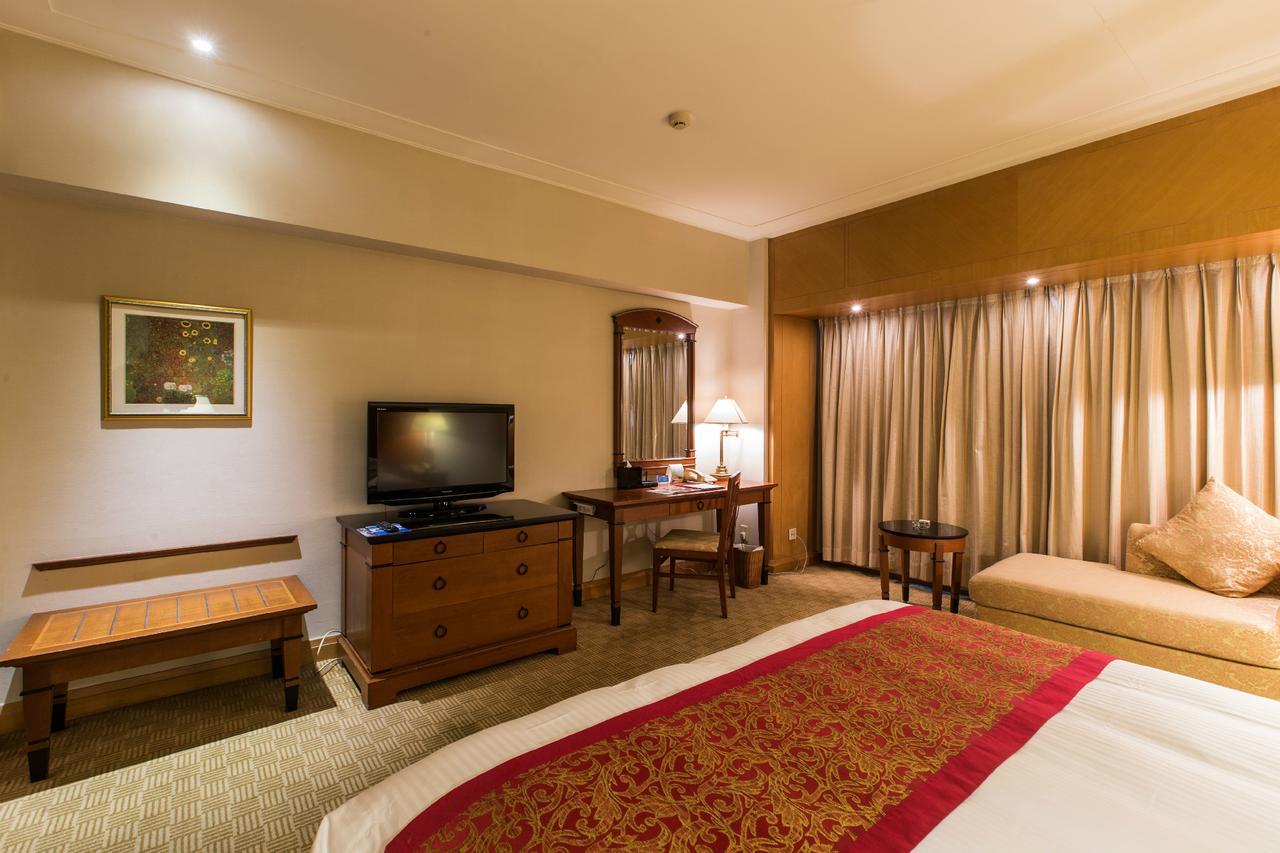 Ruishi Hotel Далянь Екстер'єр фото