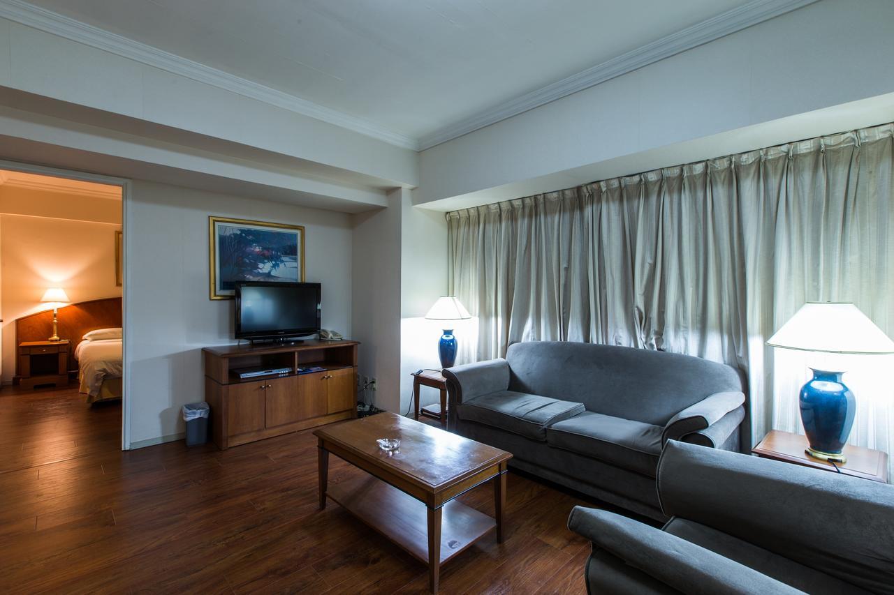 Ruishi Hotel Далянь Екстер'єр фото